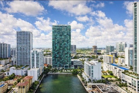 Condominio en alquiler en Miami, Florida, 2 dormitorios, 101.73 m2 № 1992161 - foto 2
