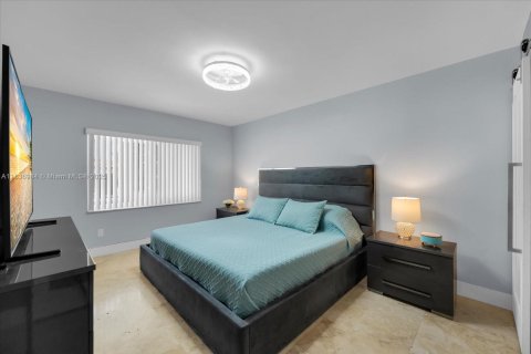 House in Miami, Florida 3 bedrooms, 110.74 sq.m. № 1821529 - photo 13