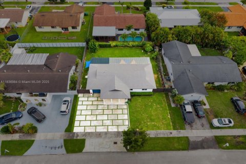 House in Miami, Florida 3 bedrooms, 110.74 sq.m. № 1821529 - photo 29