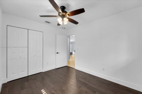 House in Miami, Florida 3 bedrooms, 110.74 sq.m. № 1821529 - photo 20