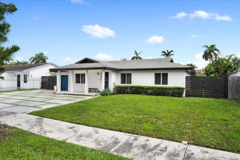 House in Miami, Florida 3 bedrooms, 110.74 sq.m. № 1821529 - photo 3
