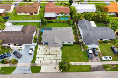 House in Miami, Florida 3 bedrooms, 110.74 sq.m. № 1821529 - photo 28