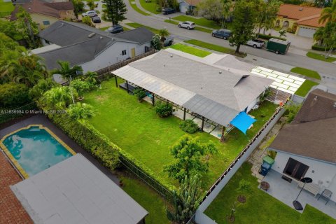 House in Miami, Florida 3 bedrooms, 110.74 sq.m. № 1821529 - photo 27