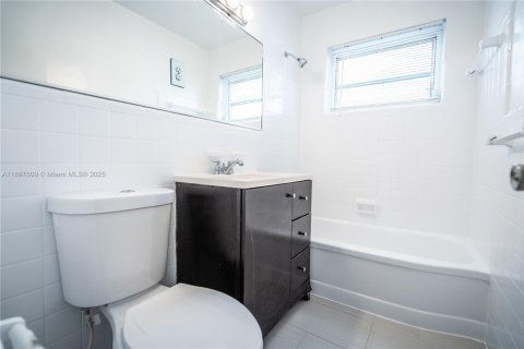 Снять в аренду квартиру в Майами-Бич, Флорида 41.81м2, № 1948861 - фото 10