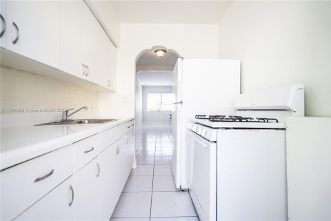 Снять в аренду квартиру в Майами-Бич, Флорида 41.81м2, № 1948861 - фото 9