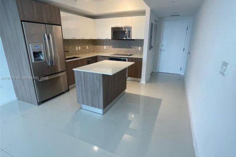 Condo in Doral, Florida, 1 bedroom  № 2041111 - photo 4