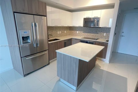 Condo in Doral, Florida, 1 bedroom  № 2041111 - photo 3