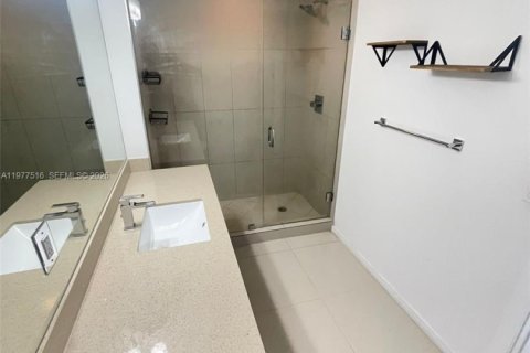 Condo in Doral, Florida, 1 bedroom  № 2041111 - photo 6