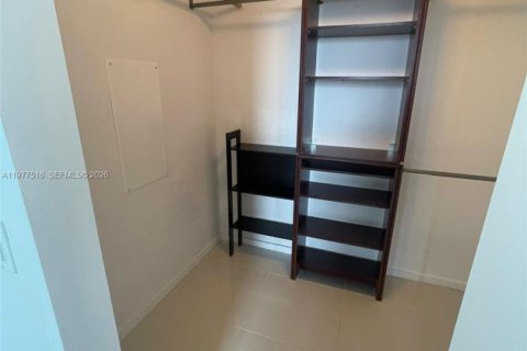 Condo in Doral, Florida, 1 bedroom  № 2041111 - photo 7