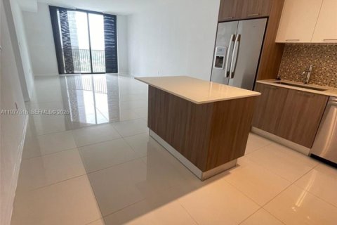 Condo in Doral, Florida, 1 bedroom  № 2041111 - photo 2