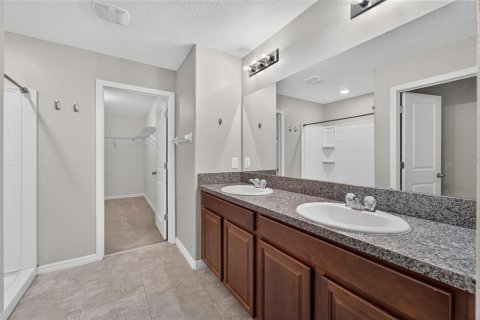 Villa ou maison à vendre à Dover, Floride: 4 chambres, 242.66 m2 № 2280558 - photo 4