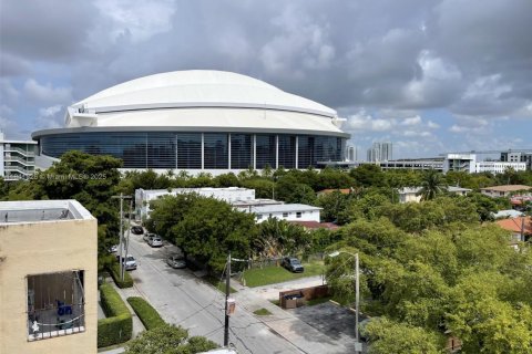 Condo in Miami, Florida, 2 bedrooms  № 1834348 - photo 4