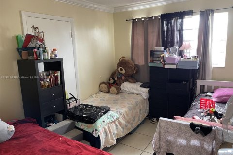 Condo in Miami, Florida, 2 bedrooms  № 1834348 - photo 1