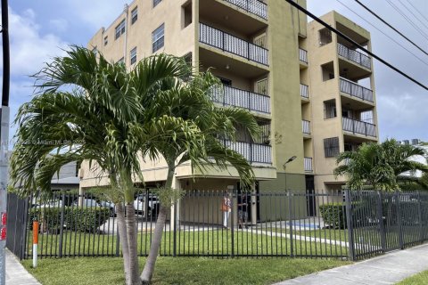 Condo in Miami, Florida, 2 bedrooms  № 1834348 - photo 6
