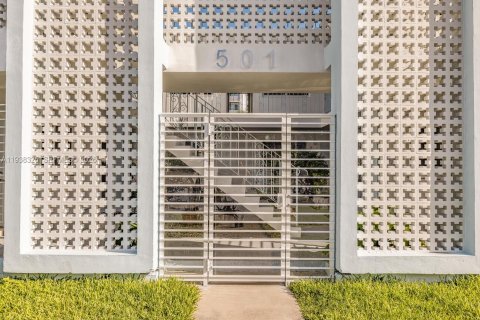 Снять в аренду квартиру в Майами, Флорида 1 спальня, № 1995874 - фото 3