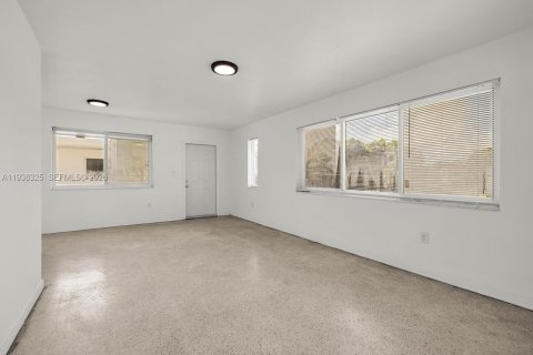 Снять в аренду квартиру в Майами, Флорида 1 спальня, № 1995874 - фото 6