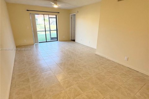Condo in Boca Raton, Florida, 2 bedrooms  № 2008167 - photo 2