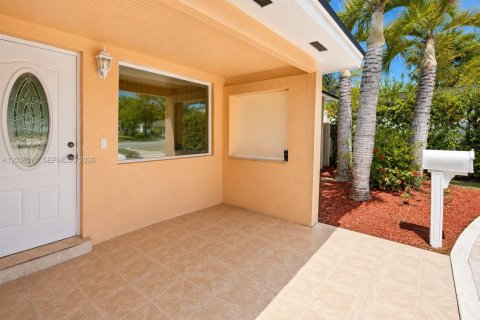 Casa en venta en Hollywood, Florida, 3 dormitorios, 149.94 m2 № 2173387 - foto 2