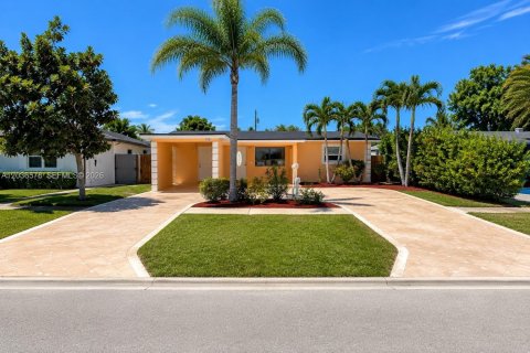 Casa en Hollywood, Florida 3 dormitorios, 149.94 m2 № 2173387