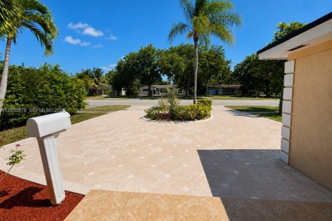 Casa en venta en Hollywood, Florida, 3 dormitorios, 149.94 m2 № 2173387 - foto 16