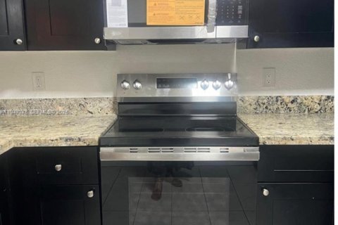 Купить кондоминиум в Хомстед, Флорида 2 спальни, 89.19м2, № 2054696 - фото 12