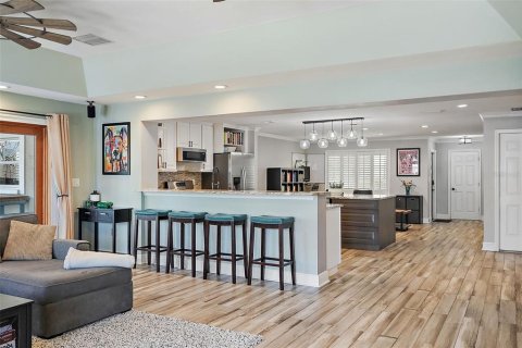 Casa en venta en Saint Petersburg, Florida, 3 dormitorios, 170.01 m2 № 1615127 - foto 6