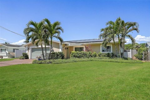 Casa en venta en Saint Petersburg, Florida, 3 dormitorios, 170.01 m2 № 1615127 - foto 1