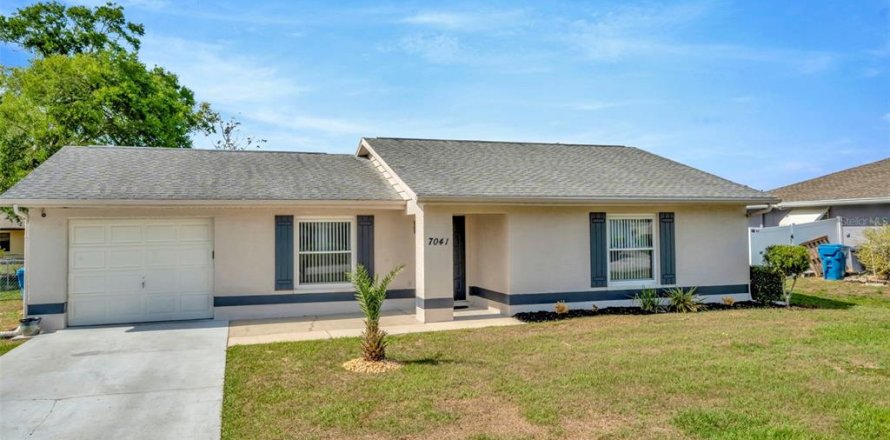 House in Brooksville, Florida 3 bedrooms, 120.96 sq.m. № 1620518
