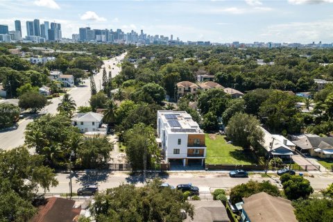 Купить коммерческую недвижимость в Майами, Флорида № 1948599 - фото 1