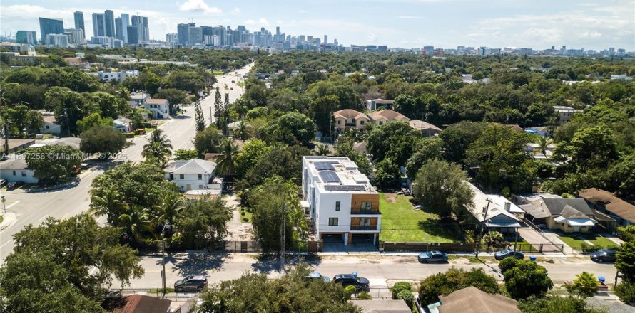 Коммерческая недвижимость в Майами, Флорида № 1948599