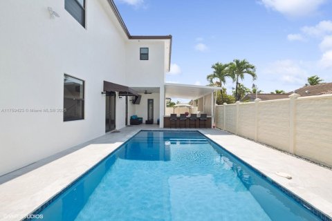 Casa en venta en Miami, Florida, 5 dormitorios, 310.48 m2 № 1698756 - foto 20