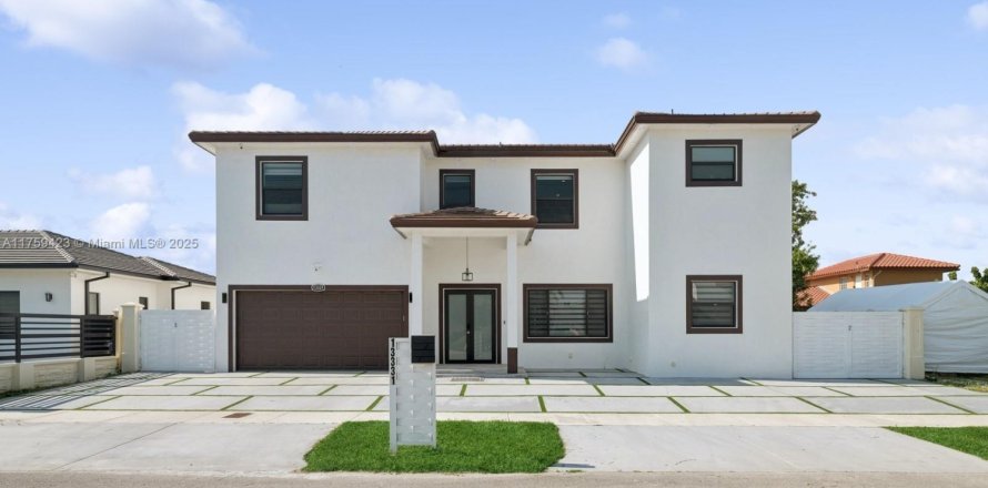 Casa en Miami, Florida 5 dormitorios, 310.48 m2 № 1698756