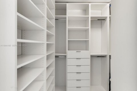 Copropriété à vendre à Miami, Floride: 1 chambre, 105.44 m2 № 2000927 - photo 24