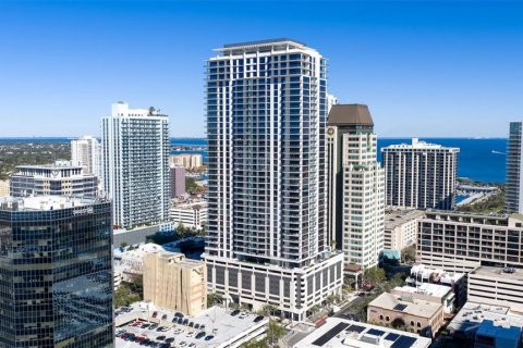 Condo in Saint Petersburg, Florida, 2 bedrooms  № 2366764