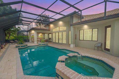 House in Port St. Lucie, Florida 3 bedrooms, 284.84 sq.m. № 2191254 - photo 2