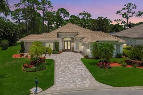 House in Port St. Lucie, Florida 3 bedrooms, 284.84 sq.m. № 2191254