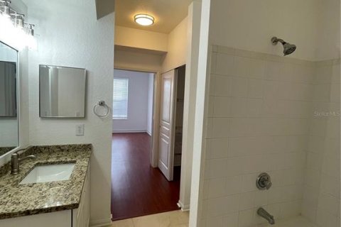 Condo in Tampa, Florida, 2 bedrooms  № 1772943 - photo 11