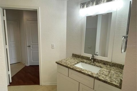 Condo in Tampa, Florida, 2 bedrooms  № 1772943 - photo 10