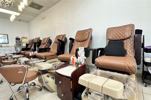 Propiedad comercial en venta en Pembroke Pines, Florida № 1770623 - foto 7
