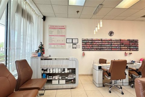 Propiedad comercial en venta en Pembroke Pines, Florida № 1770623 - foto 2