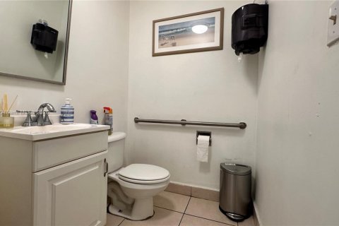 Propiedad comercial en venta en Pembroke Pines, Florida № 1770623 - foto 12