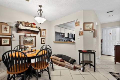 Condo in Jacksonville, Florida, 2 bedrooms  № 1947371 - photo 2