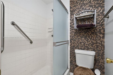 Condo in Jacksonville, Florida, 2 bedrooms  № 1947371 - photo 8
