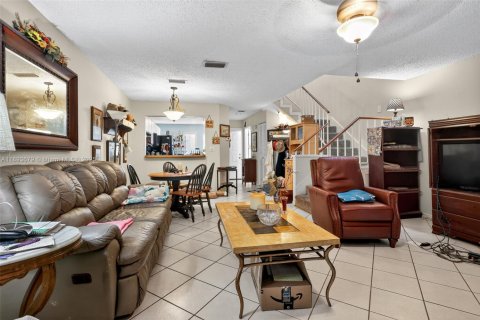 Condo in Jacksonville, Florida, 2 bedrooms  № 1947371 - photo 1