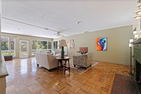 House in Saint Petersburg, Florida 3 bedrooms, 225.57 sq.m. № 1800006 - photo 8