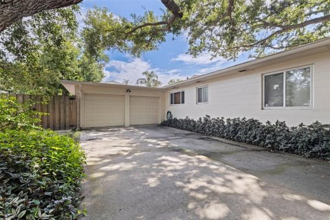 House in Saint Petersburg, Florida 3 bedrooms, 225.57 sq.m. № 1800006 - photo 7