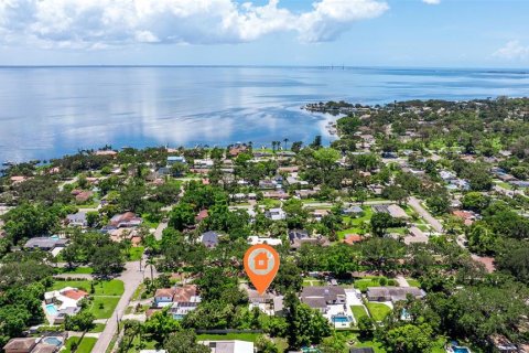 House in Saint Petersburg, Florida 3 bedrooms, 225.57 sq.m. № 1800006 - photo 3