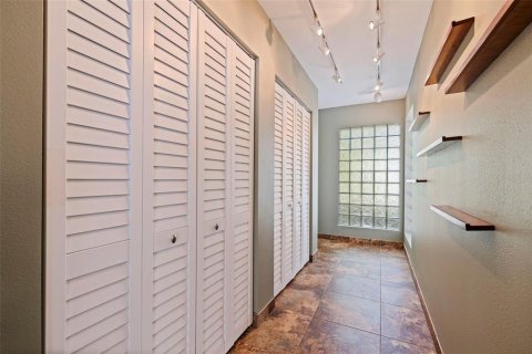 House in Saint Petersburg, Florida 3 bedrooms, 225.57 sq.m. № 1800006 - photo 27