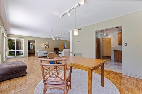 House in Saint Petersburg, Florida 3 bedrooms, 225.57 sq.m. № 1800006 - photo 16