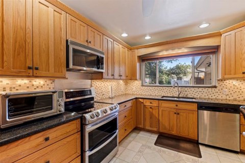 House in Saint Petersburg, Florida 3 bedrooms, 225.57 sq.m. № 1800006 - photo 19